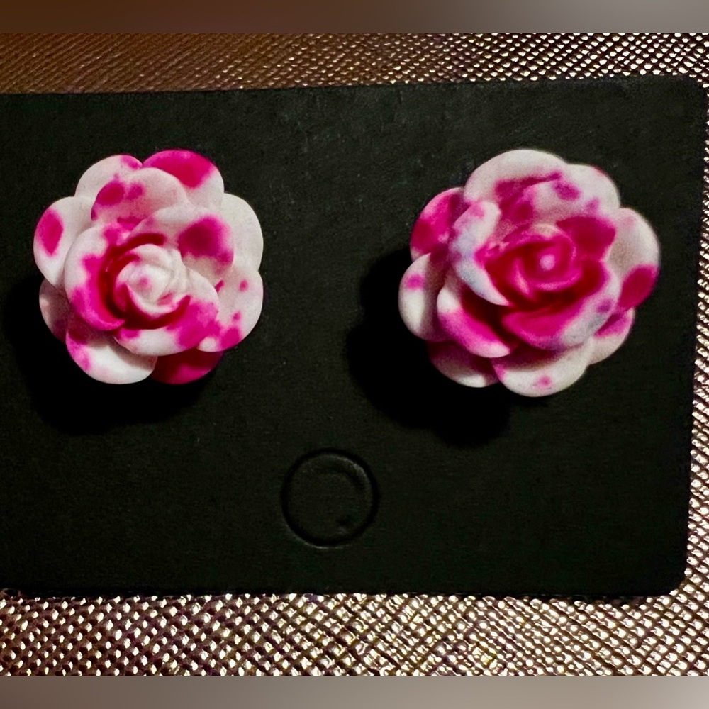 Handmade, hypoallergenic, stainless steel, pink/white stud earrings